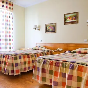 2* Alojamento de Acomodação e Pequeno-almoço Residencial Colombo